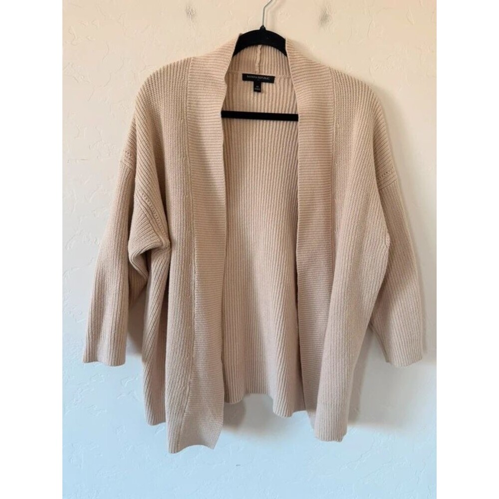 Banana Republic Cream Cardigan Size M